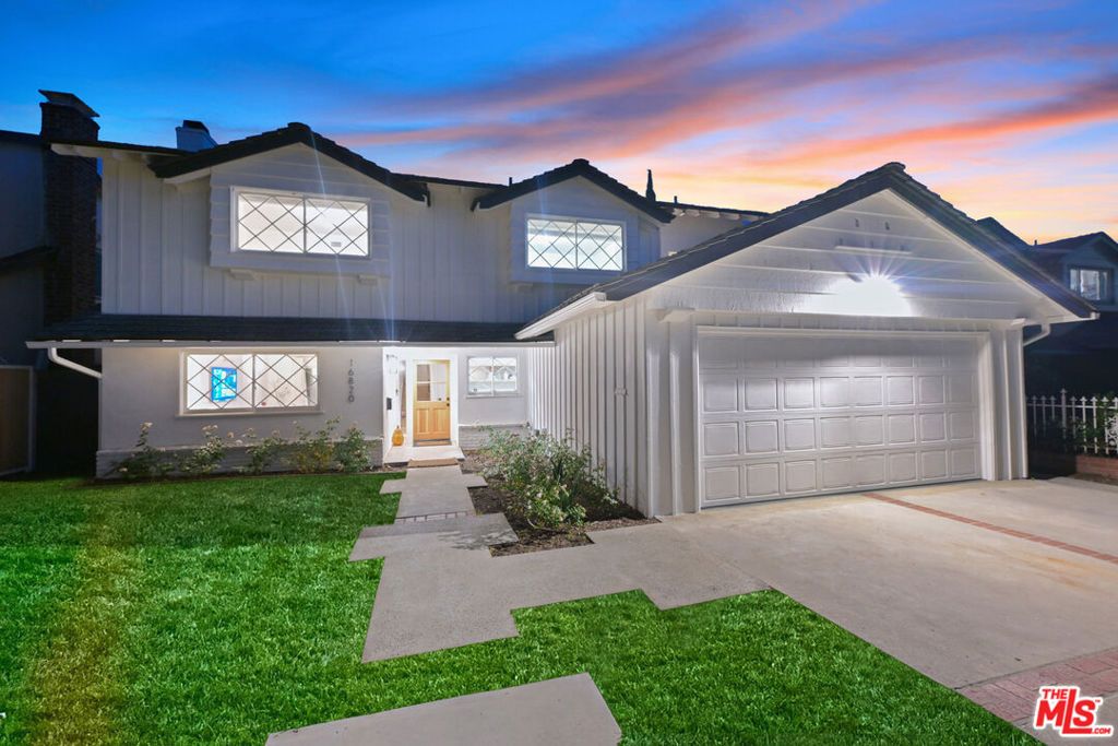 Photo of 16820 Hart Street, Lake Balboa, CA 91406 (MLS # 25593933)