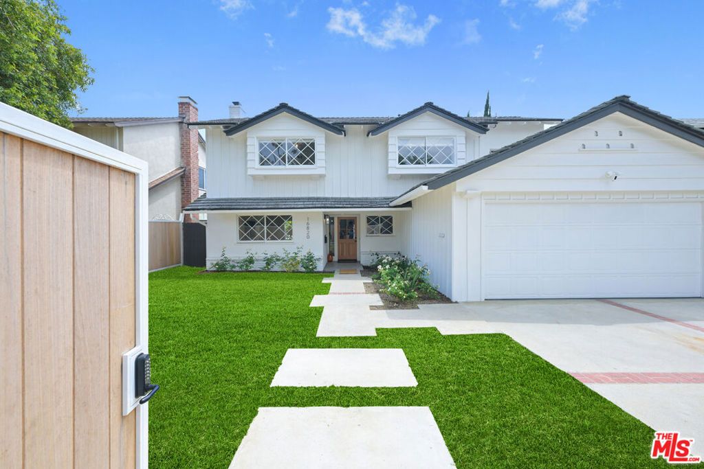 Photo of 16820 Hart Street, Lake Balboa, CA 91406 (MLS # 25593933)