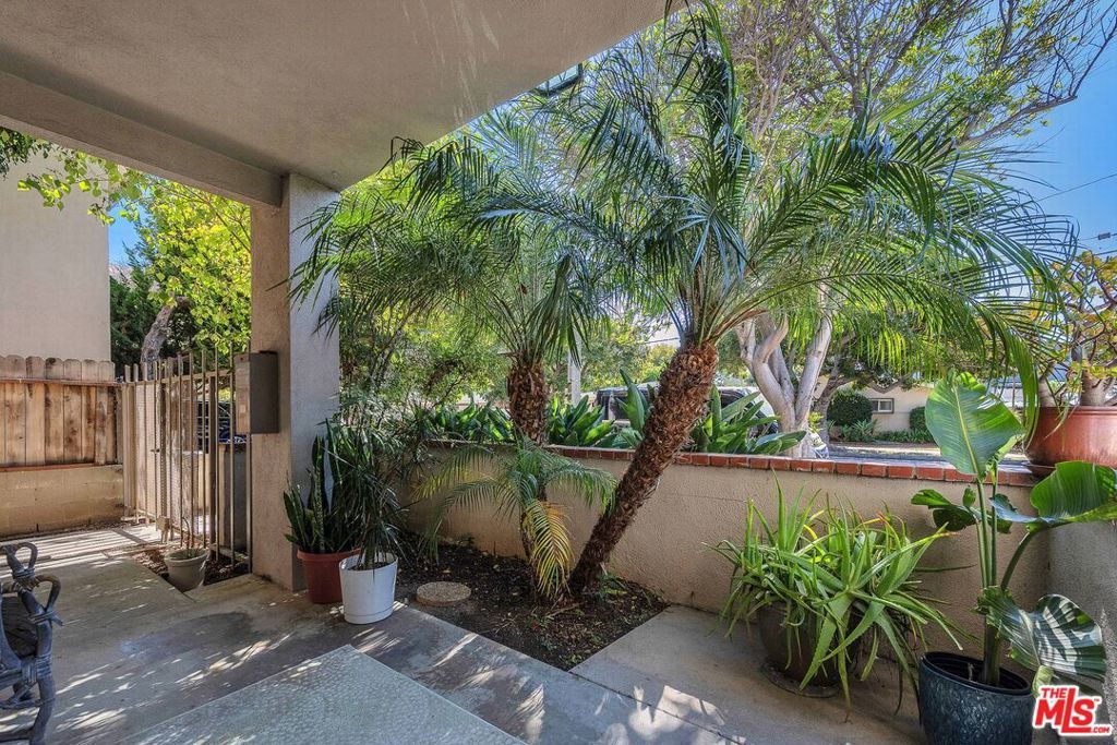 Photo of 1541 Princeton Street #1, Santa Monica, CA 90404 (MLS # 25604681)