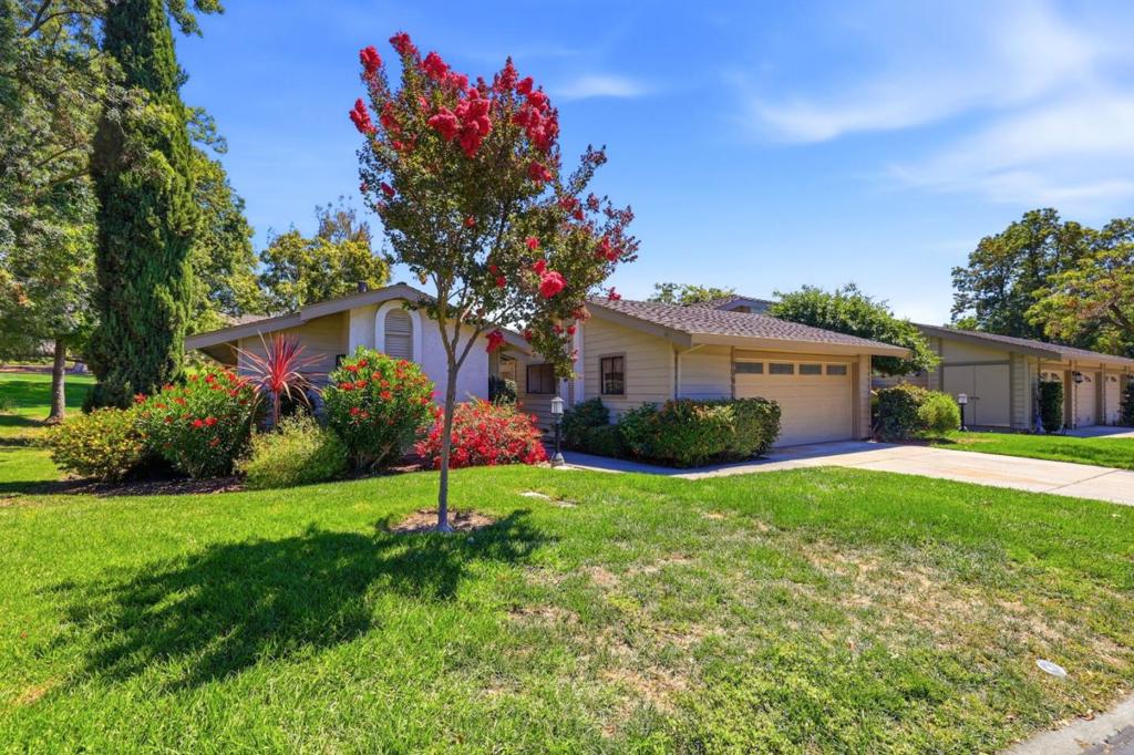 7361 Via Laguna