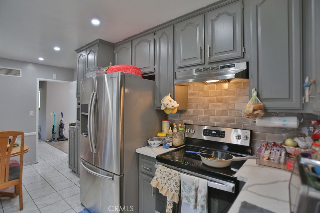 10136 Montecito Plz