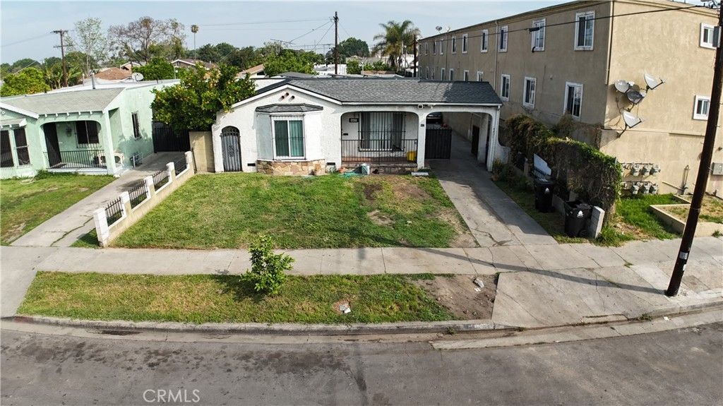 Photo of 443 E 95th St, Los Angeles, CA 90003 (MLS # SR26068202)