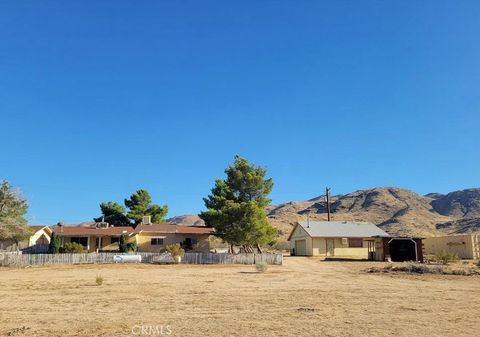 Photo of 27177 Cahuilla Road, Apple Valley, CA 92307 (MLS # HD26035770)