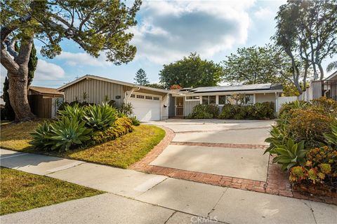 Photo of 18814 Fonthill Avenue, Torrance, CA 90504 (MLS # WS26087589)