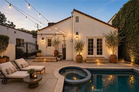 Photo of 520 N Citrus Ave, Los Angeles, CA 90036 (MLS # SR26088012)