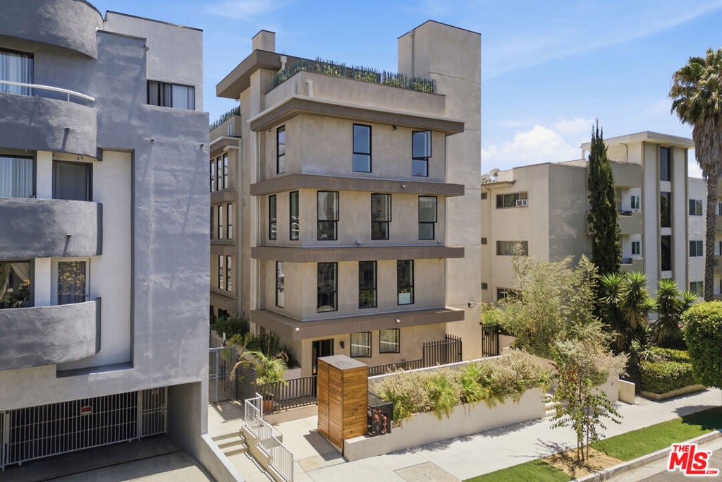 1434 N Poinsettia Place 103, Los Angeles CA 90046