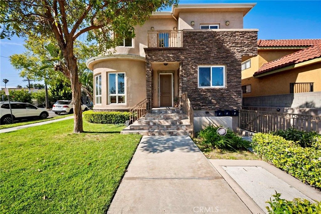 Photo of 210 S Cedar Street #1, Glendale, CA 91205 (MLS # SR26079233)