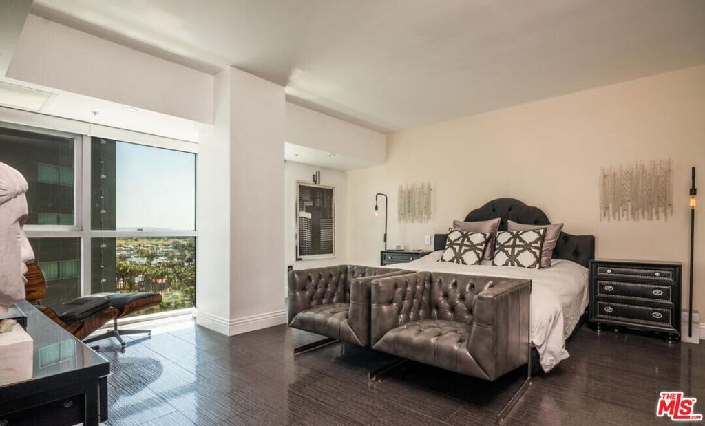 13700 Marina Pointe Drive 1224