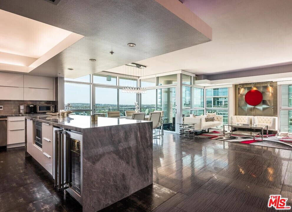 13700 Marina Pointe Drive 1224