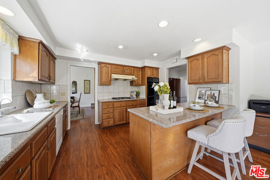 924 Westchester Place