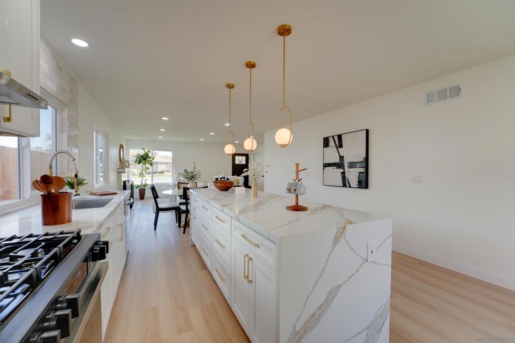 898 VALENCIA PARKWAY