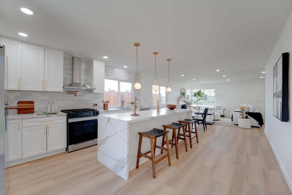 898 VALENCIA PARKWAY