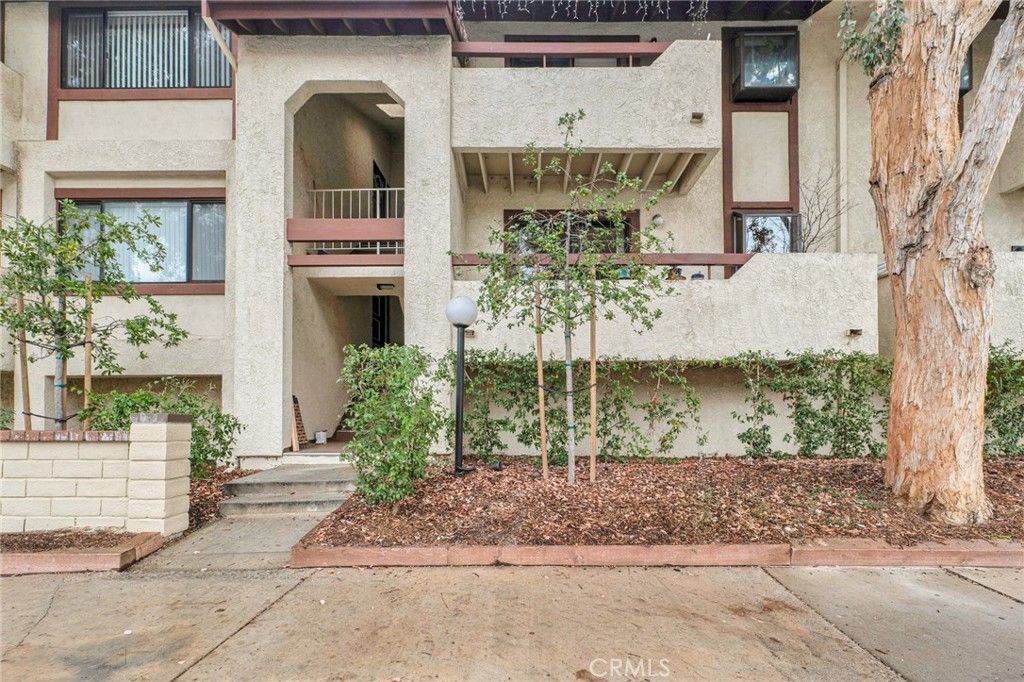 Photo of 28010 Tiffany Lane #309, Canyon Country, CA 91387 (MLS # SR25242321)