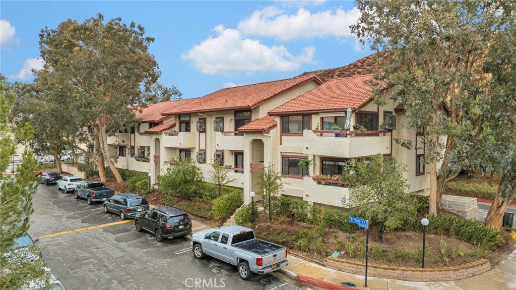 Photo of 28010 Tiffany Lane #309, Canyon Country, CA 91387 (MLS # SR25242321)