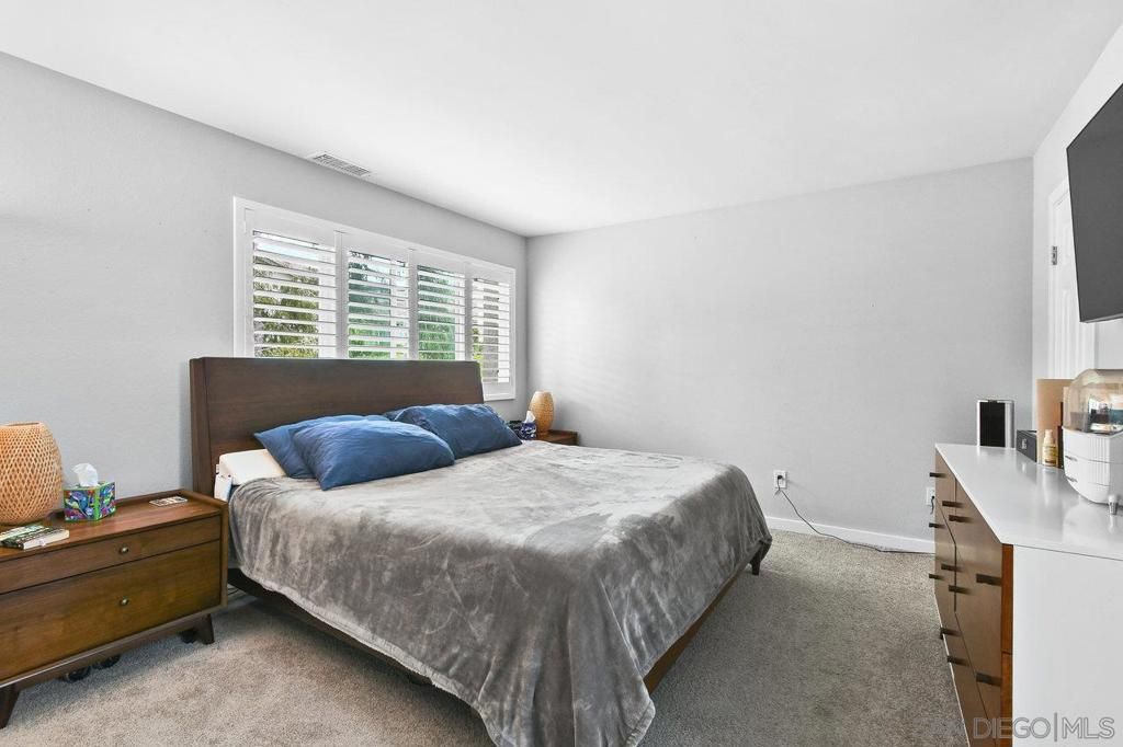 listing image 130724553180065101751