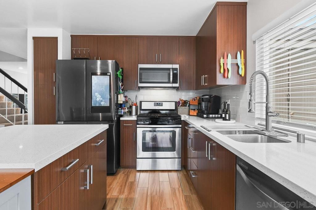 listing image 130725937452900993940