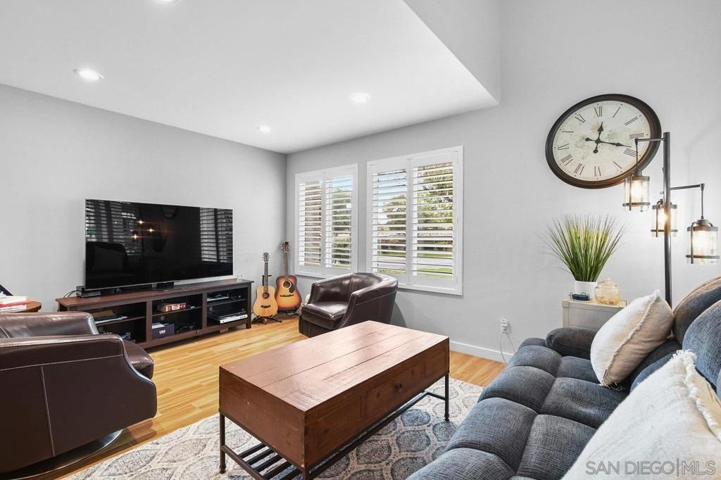 listing image 130726095652194429270