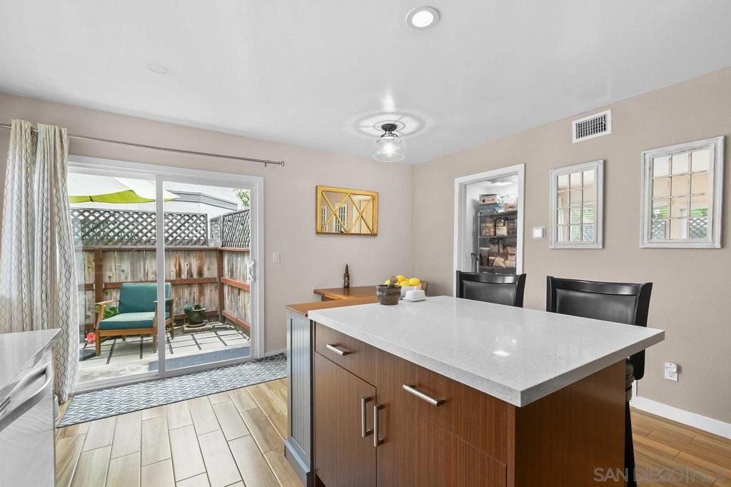 listing image 130728561520112150102