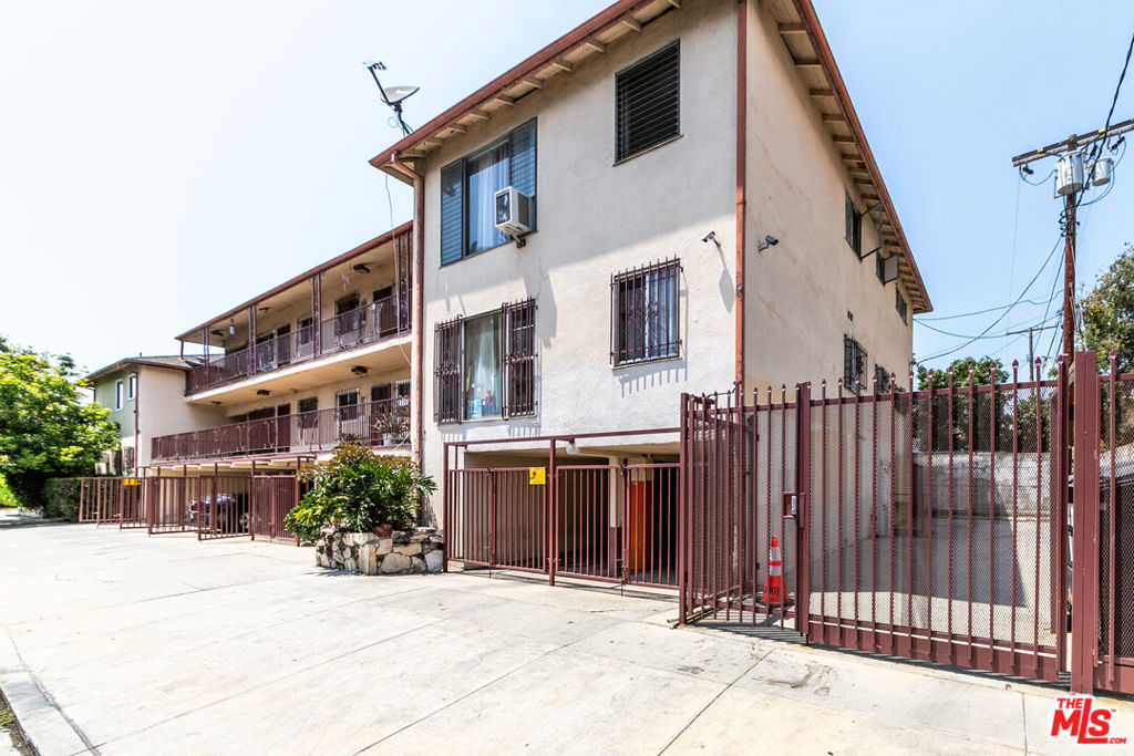 502 N Serrano Avenue