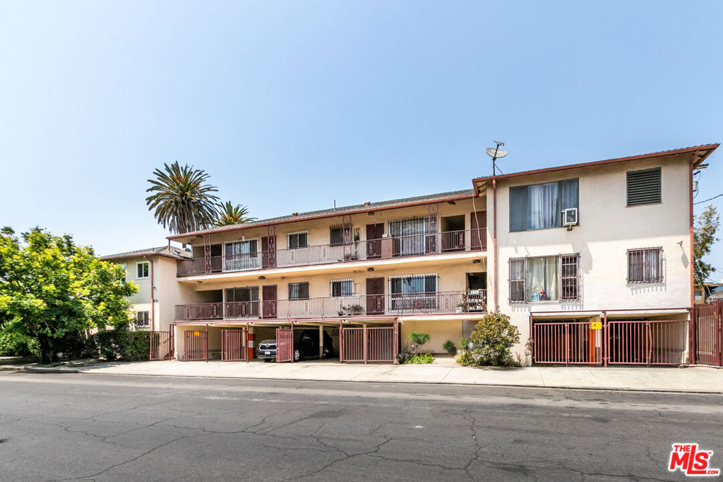 502 N Serrano Avenue