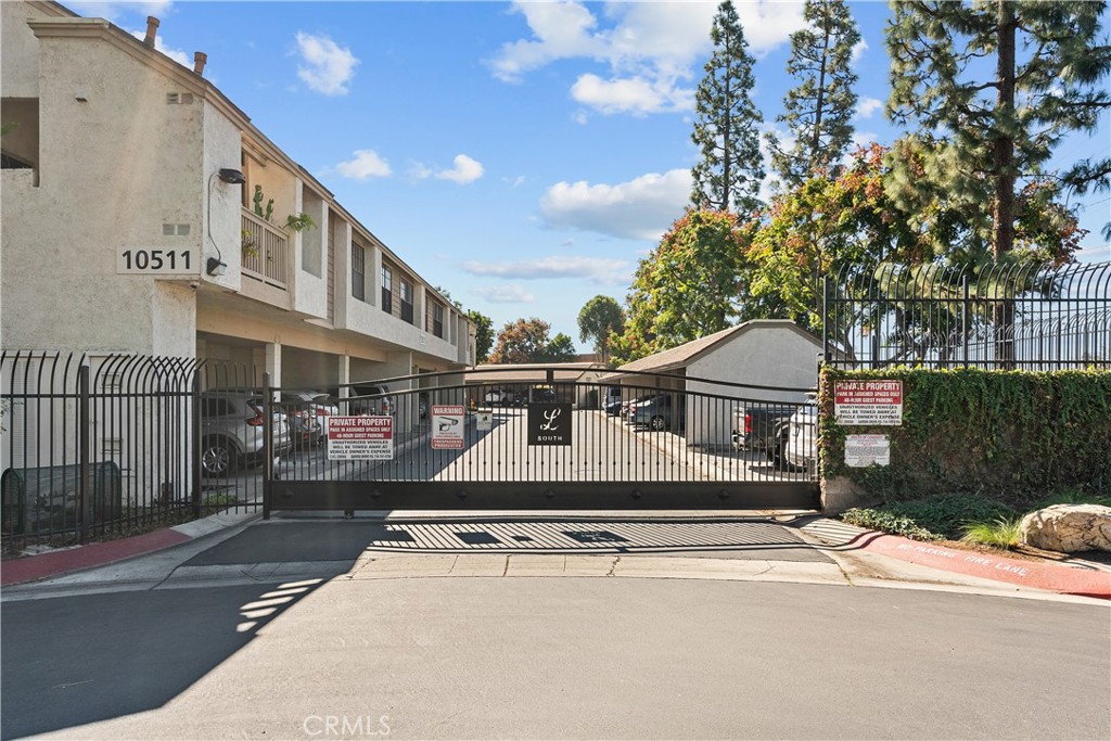 10521 Lakeside S