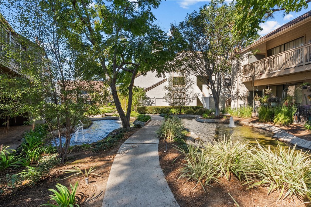 10521 Lakeside S