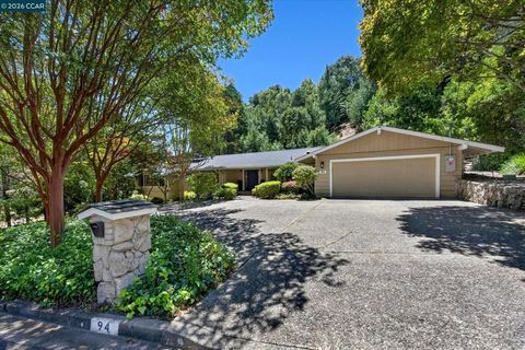 Photo of 94 Devin Drive, Moraga, CA 94556 (MLS # 41141228)