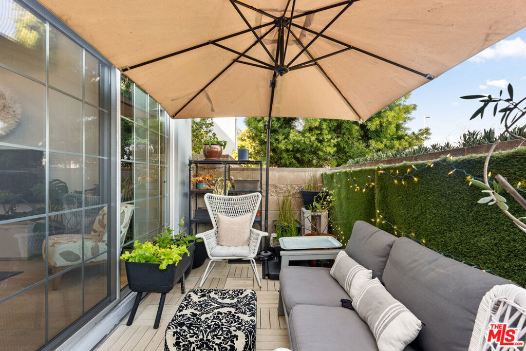 5400 Playa Vista Drive 8