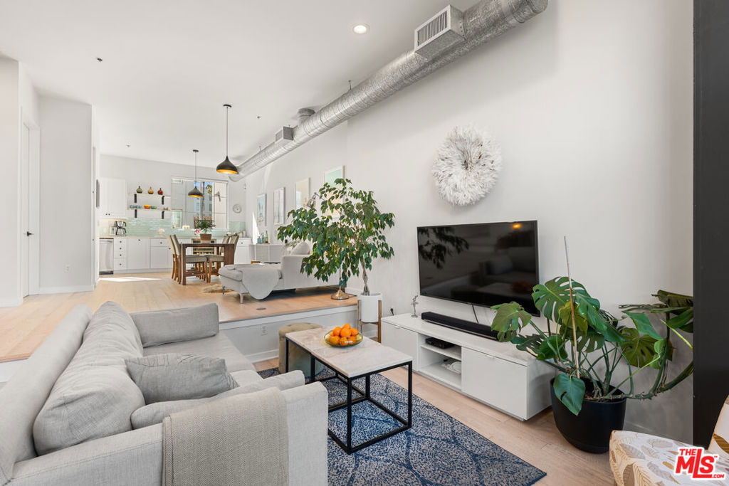 5400 Playa Vista Drive 8