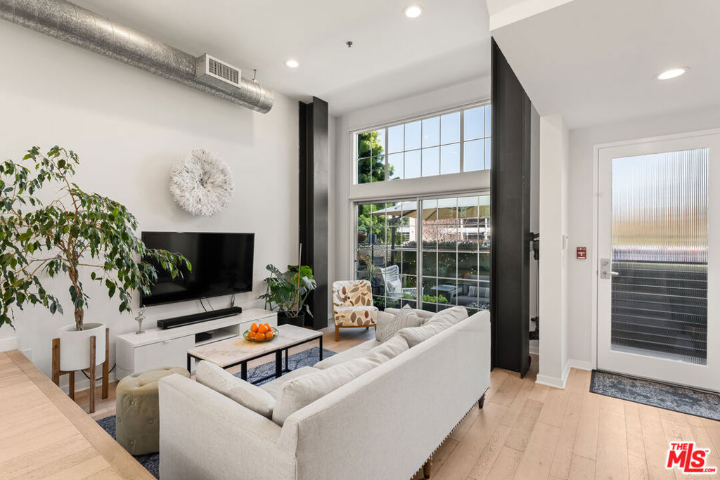 5400 Playa Vista Drive 8