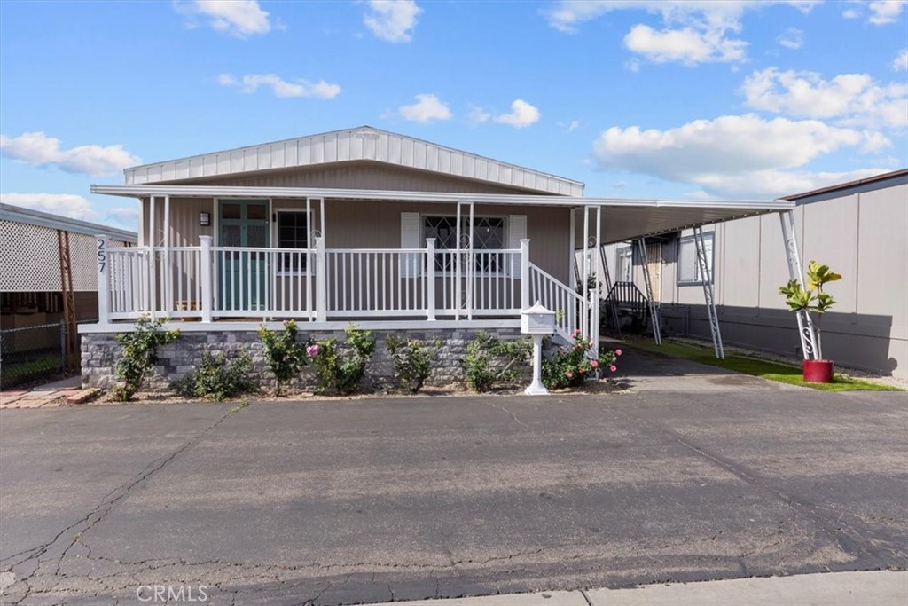 9080 9080 Bloomfield Avenue 257