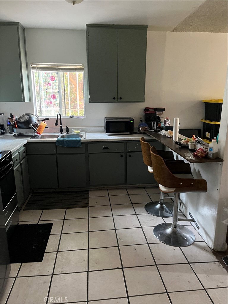 201 W Raymond Street