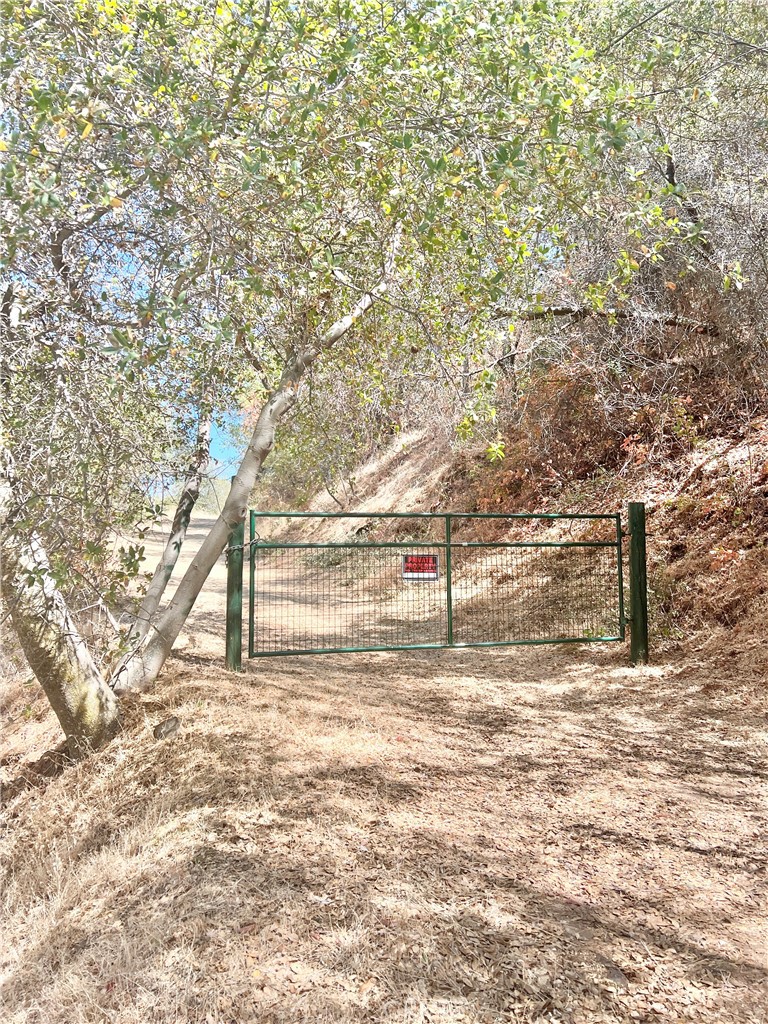 Discover the perfect canvas for your dream retreat on this stunning 5+ acre parcel of elevated land in Tollhouse. This gated property
boasts a well-maintained access road and a leveled pad, ready for your vision to come to life. With a functional well and pump already in place, you'll have the convenience of water supply right at your fingertips.
Surrounded by a mature natural landscape filled with diverse trees and bushes, this land is not only beautiful but also a sanctuary for wildlife. Experience the tranquility of nature while being just a stone's throw away from the main road, providing easy access to nearby Prather, Aubrey, Shaver & other popular lakes, forest access, and a nice commute to the Central Valley.
Whether you're looking to build a private getaway, invest in a future home site, or simply enjoy the peace and quiet away from city life, this property offers endless possibilities. Don't miss your chance to own a piece of paradise in a prime location!
