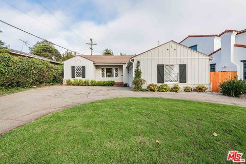Photo of 574 Almar Avenue, Pacific Palisades, CA 90272 (MLS # 25610929) Photo of 574 Almar Avenue, Pacific Palisades, CA 90272 (MLS # 25610929)