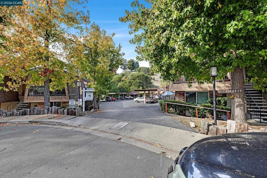Photo of 146 Ascot Ct Ct #2, Moraga, CA 94556 (MLS # 41127399)