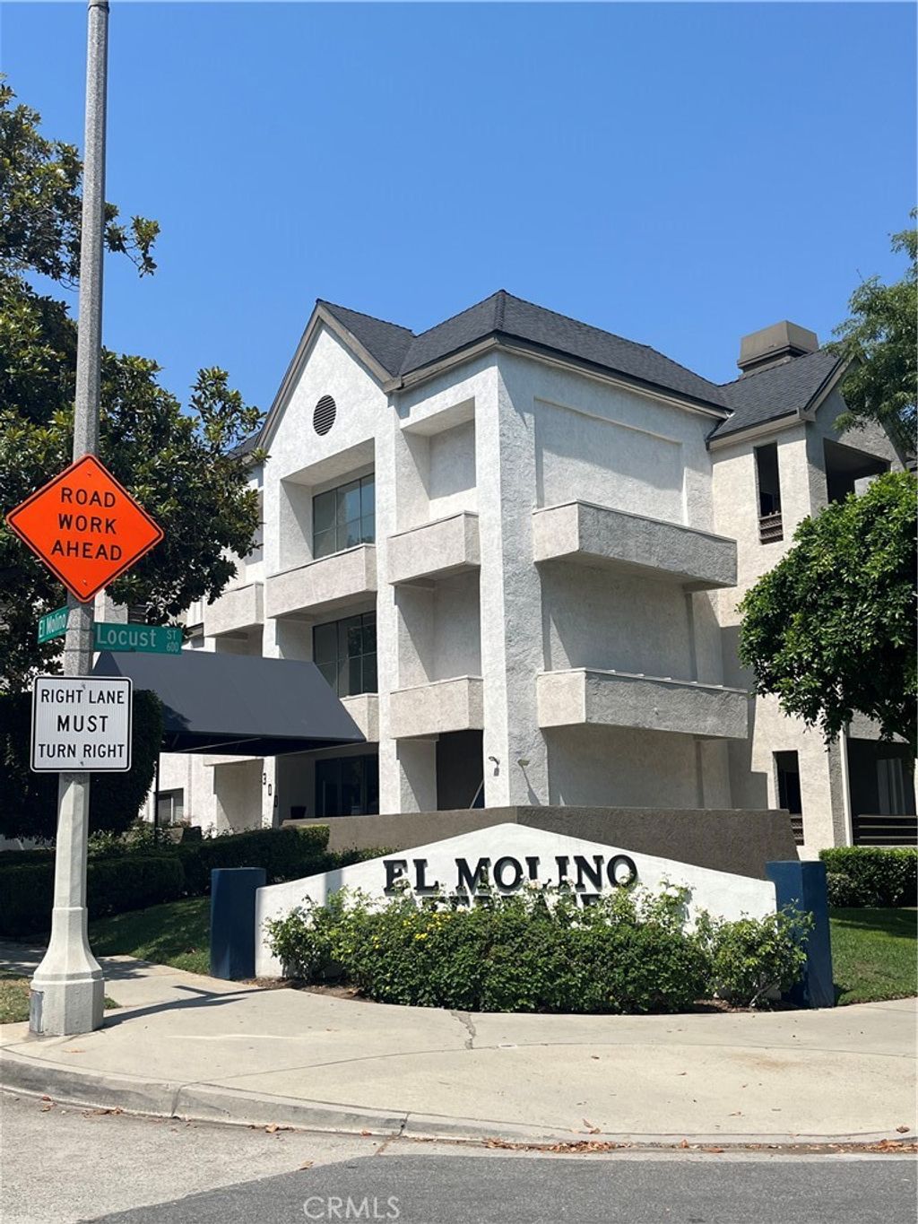 Photo of 300 N El Molino Avenue N #107, Pasadena, CA 91101 (MLS # CV26083982)