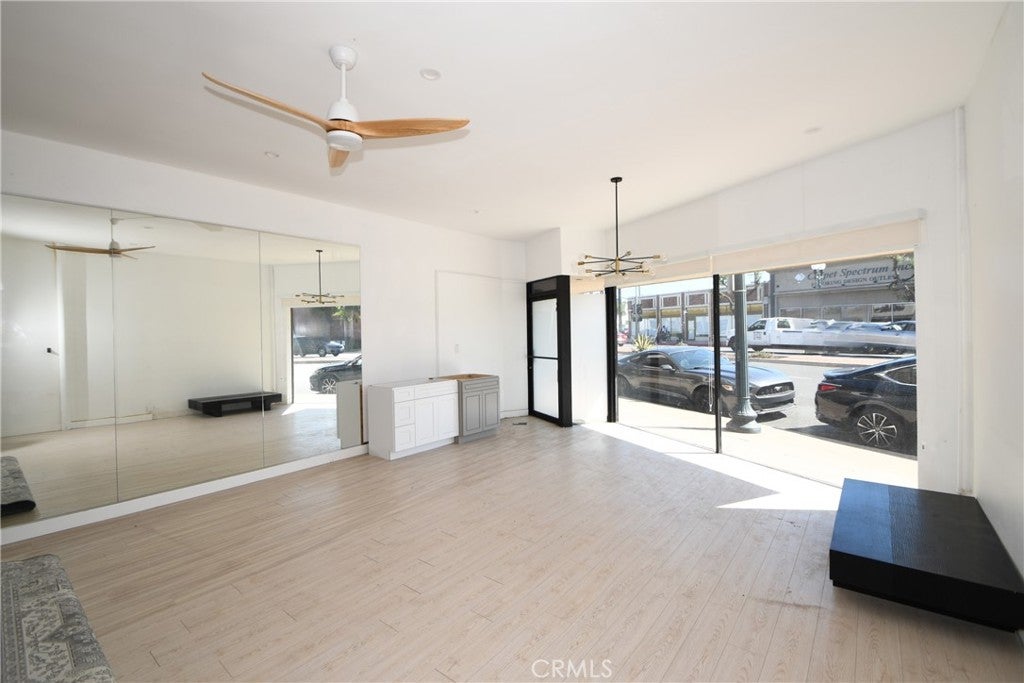 2209 Lomita