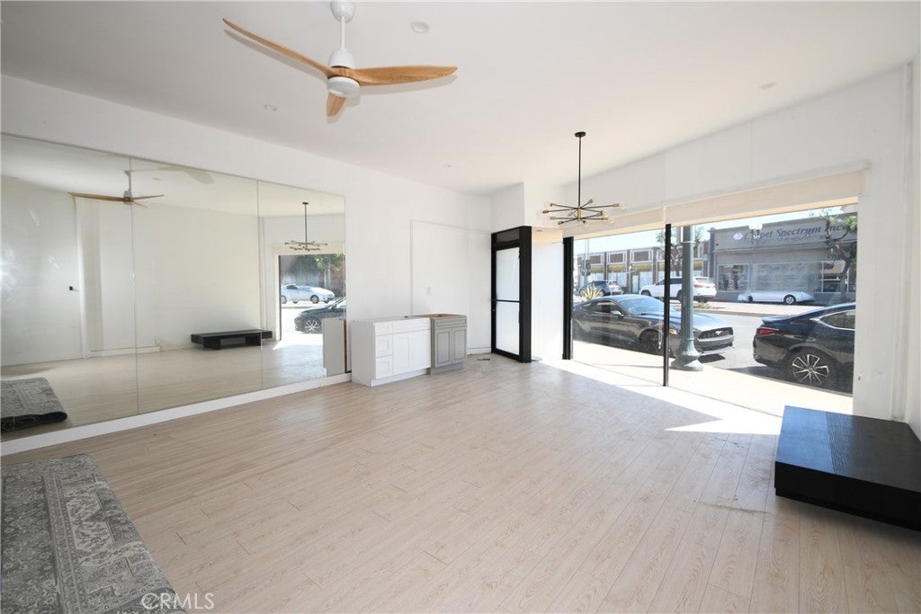 2209 Lomita