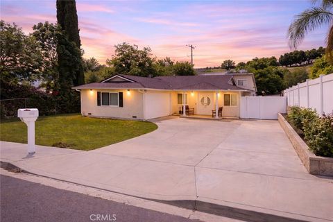 Photo of 19039 Quebec Ave, Corona, CA 92881 (MLS # CV26077201)