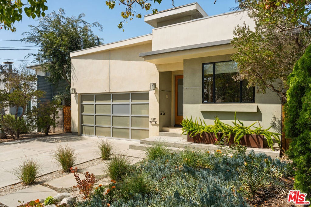 2005 Walnut Avenue