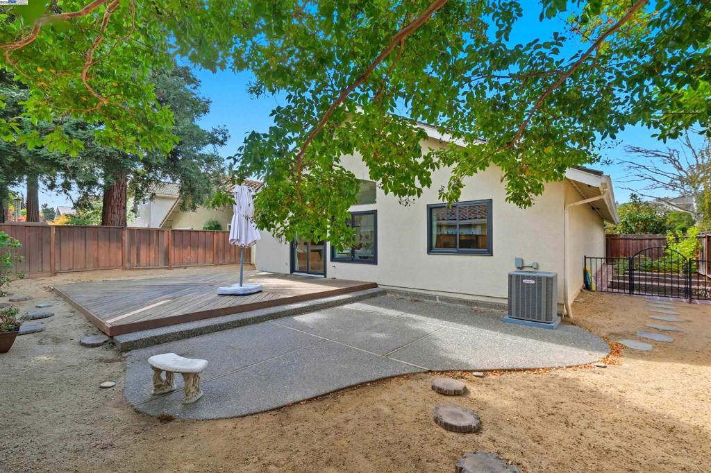 PONDEROSA VILLAG - Residential