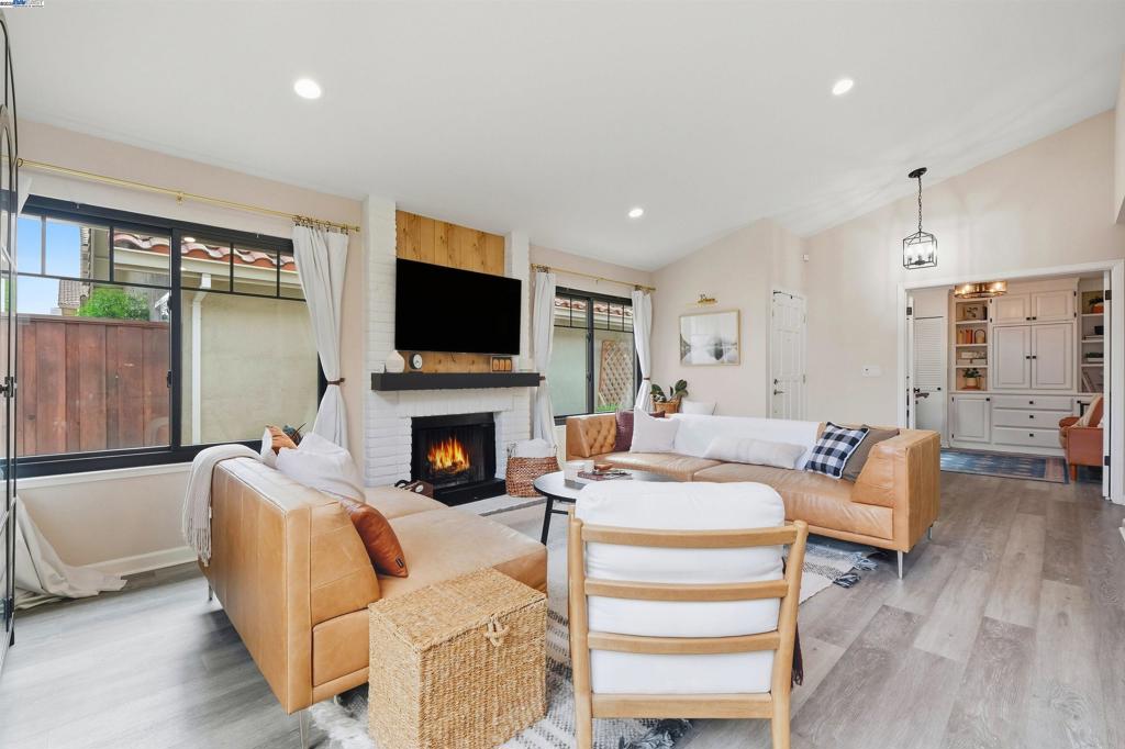 PONDEROSA VILLAG - Residential
