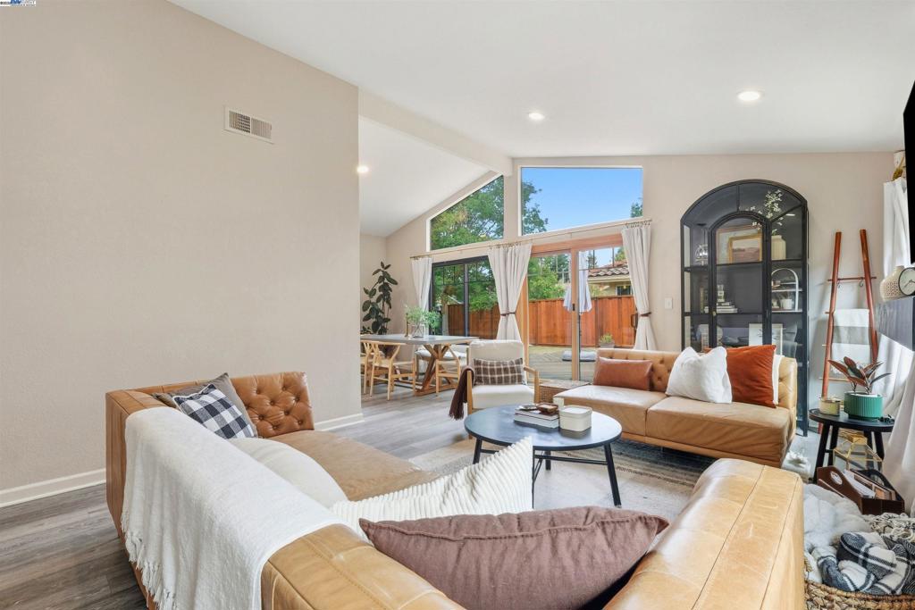 PONDEROSA VILLAG - Residential