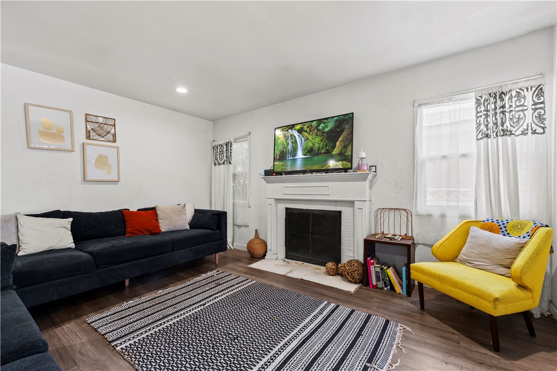 2725 E Tyler