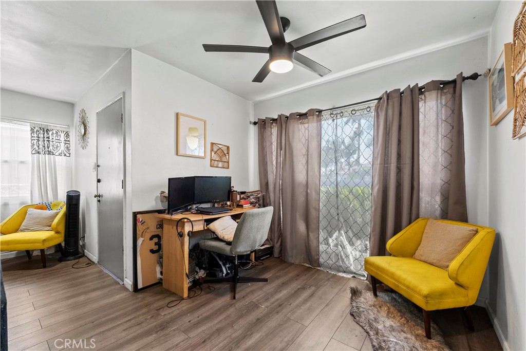2725 E Tyler