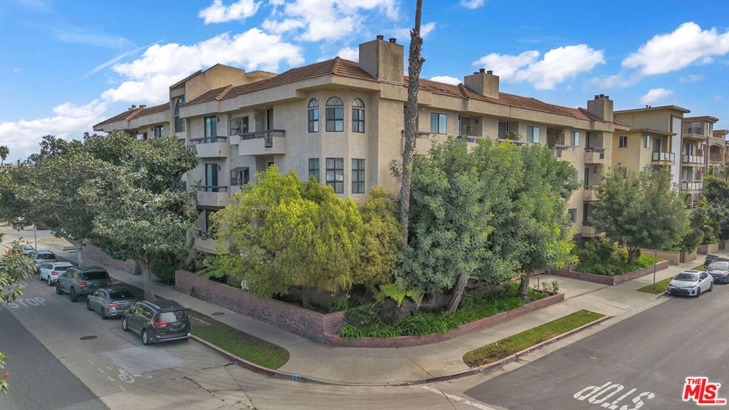 8642 Gregory Way