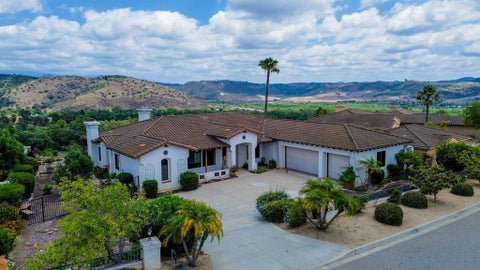 Photo of 3862 Flowerwood Lane LN, Fallbrook, CA 92028 (MLS # 260017719SD)
