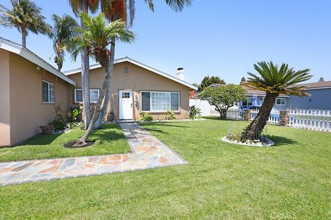 Photo of 8841 Jarrett CIR, Huntington Beach, CA 92647 (MLS # OC26110574)