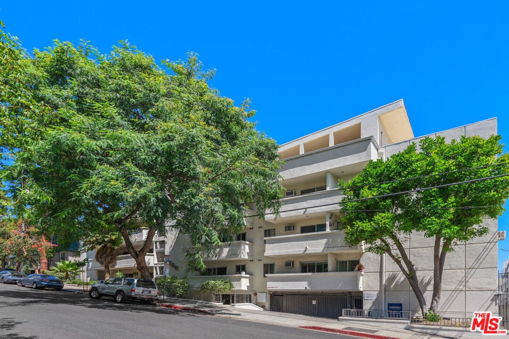 960 Larrabee Street 328
