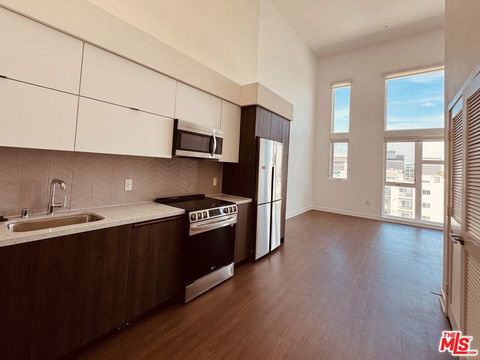 Photo of 3980 Wilshire Boulevard #726, Los Angeles, CA 90010 (MLS # 26656525)